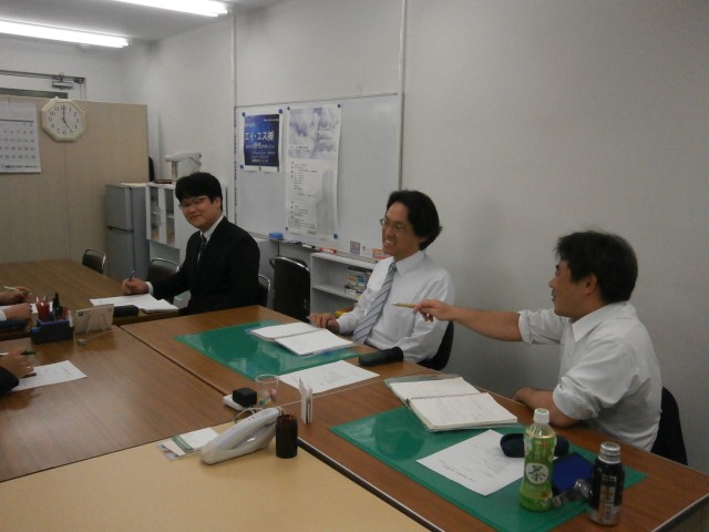 大阪営業所のミーティング。