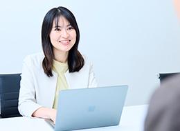 活躍しているのは、20代・30代がメイン。フラットな環境も働きやすい理由の一つです。