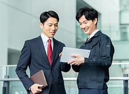 電気設備に関する専門知識は奥深いため、3～4年ほどかけてじっくりレクチャーしていきます！
