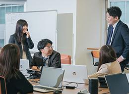 まだまだ小さな会社だからこそ、部署の垣根もなくコミュニケーションが活発です。