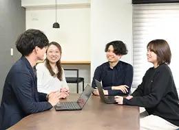 部署や性別、社歴の垣根を越えて意見を出し合えるような社風です♪