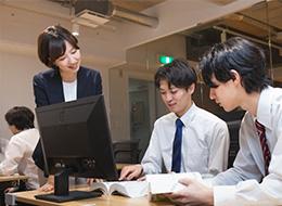 同期と一緒に学べることも、安心要素の一つでしたね。エスアイイーには切磋琢磨できる仲間がいます！