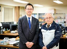写真左：代表田中