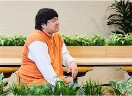 （中途入社/元接客業）