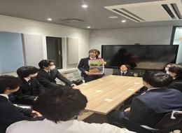同期メンバーと共に、会社オリエンテーションの参加。毎週開催。研修熱量高めです！