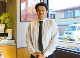 店舗スタッフ/未経験歓迎/年間休み120日以上/想定月収27万~*昇給機会年4回&賞与年2回*賄い1食200円