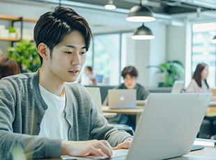 ITエンジニア/未経験歓迎/自社ITスクール研修/研修3ヵ月/年間休日125日/残業ほぼなし/土日祝休み
