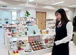 店舗販売スタッフ◆未経験OK/賞与年3回+毎月インセンあり※ノルマなし/定時退社/有給消化率80%以上