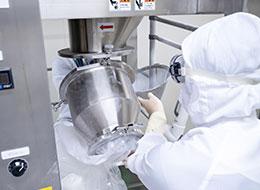 医薬品の製造オペレーター/モノづくり経験者(医薬の知識不問)/賞与平均6.6ヶ月分/年休128日/完全土日祝休
