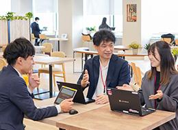 自社サービスのシステム企画・設計*30万円分の福利厚生*アニバーサリー休暇*月給50万円可*Netflix無料