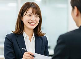 総務人事/未経験歓迎/完全週休2日制/年間休日120日/月給28.5万円〜/残業月平均10h以内