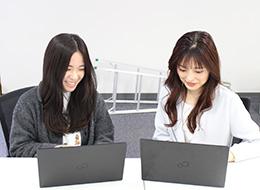 ヘルプデスク★エンド直案件に参画★賞与実績3.6ヶ月★年休128日★副業可★チームで参画★社内研修充実