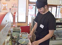 ラーメン山岡家の夜勤スタッフ◆未経験歓迎◆週休3日◆最大5連休◆月収30万円~◆入社祝金30万◆転勤なし