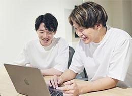 ITエンジニア/フルリモート可/案件選択/前職給与保証/最⼤年収200万円UP/⽉残業3h未満/リモート95%
