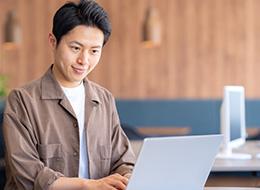 社内システム開発/リモート可/フレックス制/残業ほぼ0/賞与4.5ヶ月/年収500万円~/月給30万円~