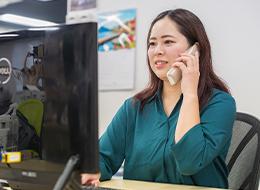 事務スタッフ★未経験OK/雇用形態不問★研修充実★月給35万円も可★2時間の中抜けOK★髪色/ネイル/服装自由
