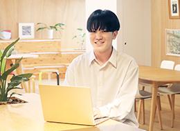 WEBエンジニア/未経験9割以上/平均10ヶ月~のオーダーメイド研修/リモート8割/年間休日125日/副業OK