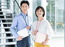 パラリーガル◆未経験OK/月給24万円以上/賞与あり/土日祝休み/基本定時退社/リモート利用OK/男女活躍中