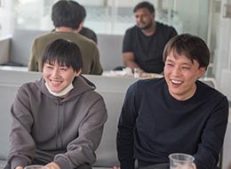 フルリモートが多いですが、顔を合わせる機会もあり、温かい雰囲気があります◎