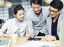 初級エンジニア■未経験OK■月給23万円以上■リモートもあり■オンライン中心の研修6ヶ月~■残業月平均3h程度