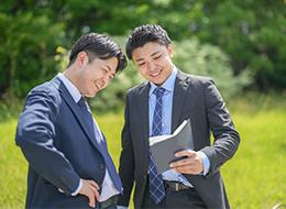 お仕事中は真剣に、でも和気あいあいと。全員で切磋琢磨できる環境です！