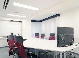学びの機会を大切にしており、社内ワークショップも週次開催しています。