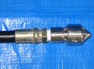 『促酸水旋回洗浄工法』は噴射水をノズル一穴に集中させ噴射口を大きくすることで洗浄能力が飛躍的に向上。