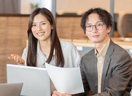 同期がいるので分からないことを聞いたり、一緒に勉強したり、仲間と助け合いながら働けます！