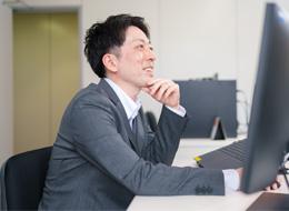 「技術一本」ではなく「マネジメント」などにも挑戦できてキャリアの幅が広がりました。（社員Bさん）