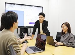 「研修期間中は、先輩メンター制度で、講師以外もサポートします！」