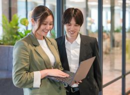 20代が多く、社内はフランクです！入社後すぐに馴染めますよ！