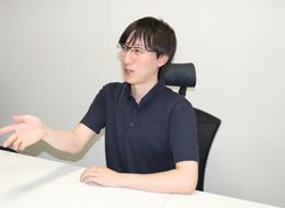 ＜上記写真は採用担当者＞実務未経験からでも約半年ほどで一人で稼働できるまで成長できます。
