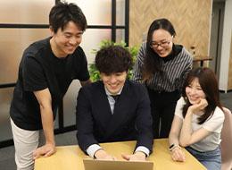 現役エンジニアが導く実践的アカデミーで、理想のステップアップを実現できます！