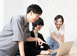 ITエンジニア*自社サービスあり*手当多数*服装自由*UIターン歓迎*交通費支給あり*松山募集