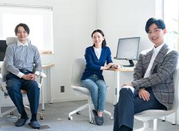 PMO/プライム案件7割/リモート勤務率70％/全員が前職より年収UP/有給取得率100%/年間休日125日