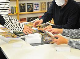 企画総合職★未経験歓迎★自社商品の企画★完全週休2日★新宿勤務★髪色・ネイル自由&私服OK★年齢不問★転勤なし
