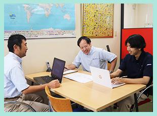慣れるまでは先輩がサポート！異業種から転職される方も、徐々に専門知識を身に付けていけばOKです！