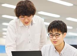 Salesforceエンジニア/自社内96%/直請け/健康経営優良法人/残業月平均16.5h/関西募集