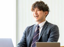 【営業】未経験歓迎/全員面接/有給消化率100%/平均年収687万円/1ヶ月丸々お休みもOK/関西募集