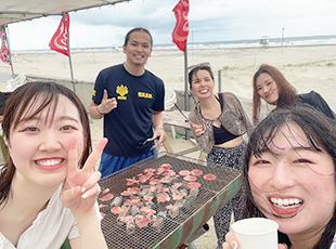 夏には、海でバーベーキューをしました！最高で〜す！