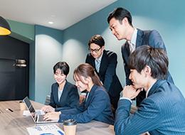 20代から50代まで、様々なバックグラウンドを持つ先輩が活躍しています！