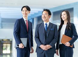 最先端科学の舞台裏で、縁の下の力持ちとして研究成果を支える喜びがあります。