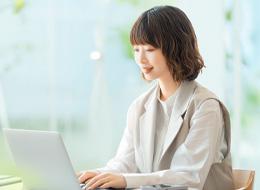 「自社サービスの話はまだ公開できないので、気になる方はぜひ面接でお話しさせてください！」