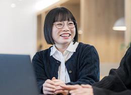 バーチャル空間で自然に会話が生まれる環境です。