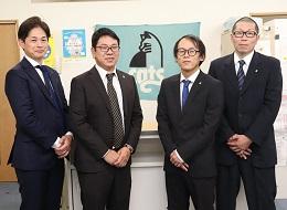 一人のお客様に対して、先輩や同僚と協力しながらチームでフォローしています！