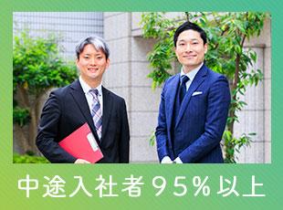 営業やサービス業、工場勤務などさまざまな職種から転職した先輩がいます。