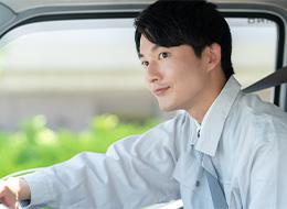 高級車配送ドライバー/未経験・第二新卒OK/残業なし/賞与最大4カ月/AT限定も可/年休125日/10連休あり