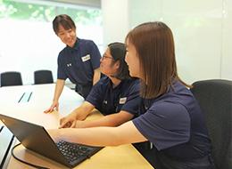 女性社員も活躍中！産育休の取得実績があり、ライフステージが変わっても安心して働けます。