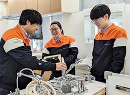 住宅設備のメンテナンススタッフ★家賃半額補助あり★月収30万超も可★月10休み★夜勤なし★未経験入社9割