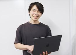 入社半年　先輩エンジニア　Tさん